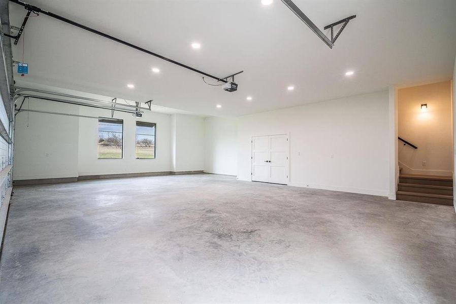 Spacious, unfurnished interior of a new home in , Graford (Image 26).