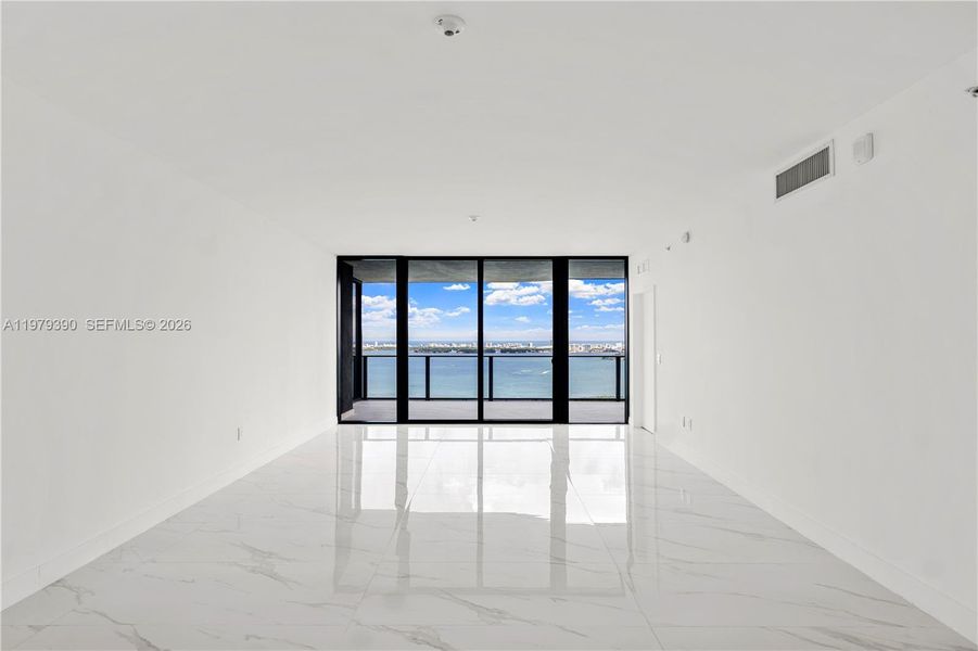Spacious, unfurnished interior of a new home in Aria Reserve, Miami (Image 16).