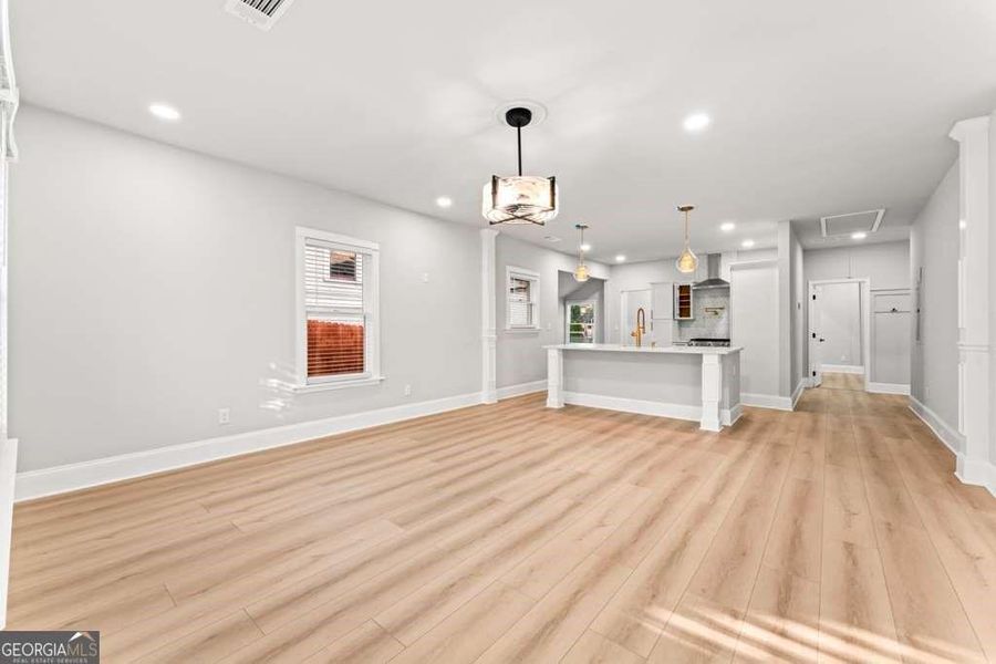 Spacious, unfurnished interior of a new home in , Atlanta (Image 18).