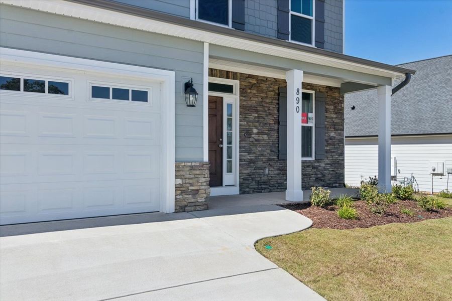 Exterior details and patio area of a home in Crawford Creek, Grovetown (Image 3).