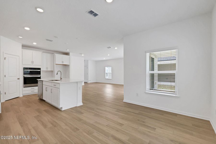 Spacious, unfurnished interior of a new home in TrailMark, St. Augustine (Image 15).