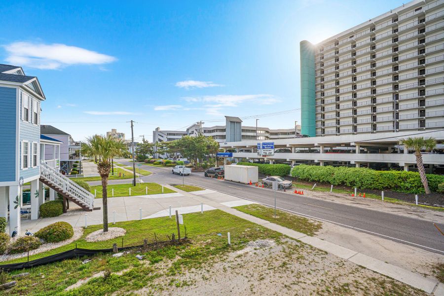 Condo located in Murrells Inlet, SC showcasing its design and architecture (Image 4).