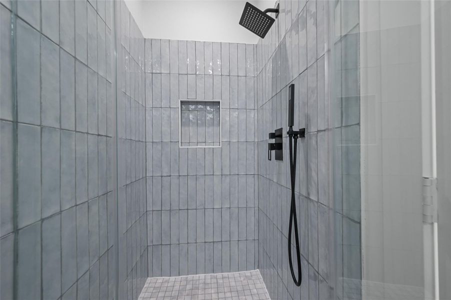 Alternate view of 3rd bedroom en-suite bath