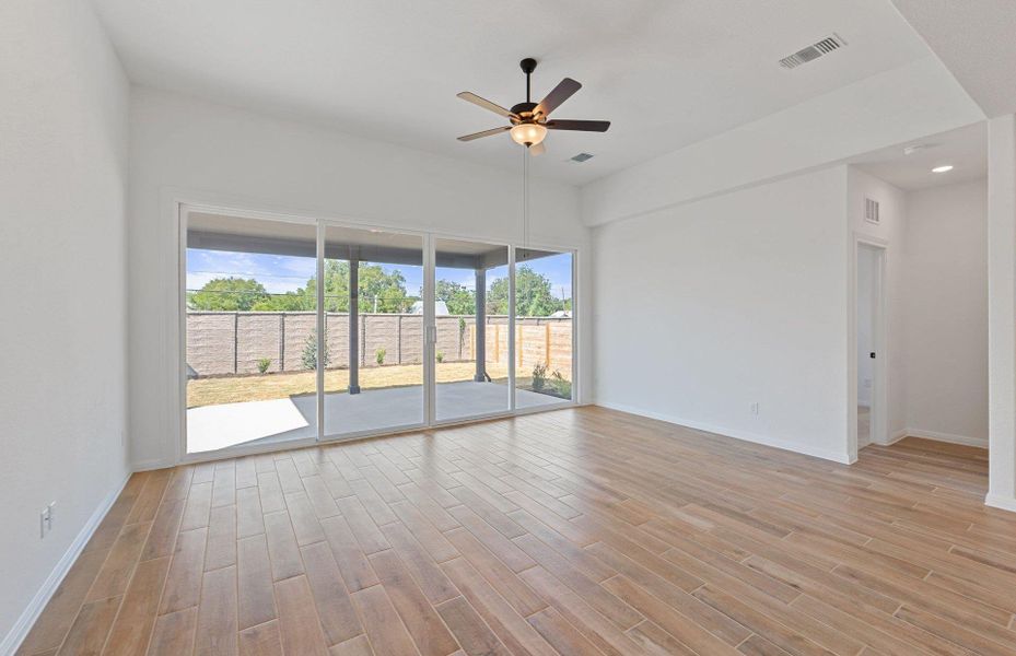 Spacious, unfurnished interior of a new home in Horizon Lake, Leander (Image 26). Spacious, unfurnished interior of a new home in Horizon Lake, Leander (Image 26).