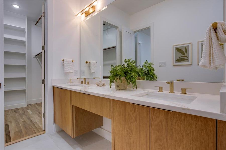 Furnished interior view inside a new home in , Dallas (Image 31).