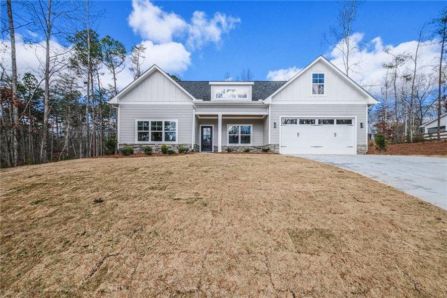 Exterior details and patio area of a home in , Murrayville (Image 15).