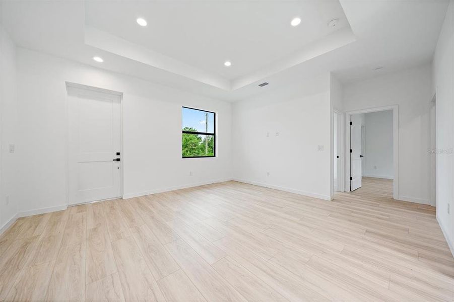 Spacious, unfurnished interior of a new home in , North Port (Image 23).