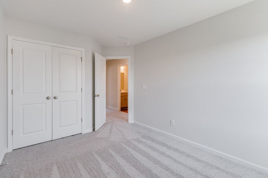 Spacious, unfurnished interior of a new home in Astoria, Columbia (Image 30).