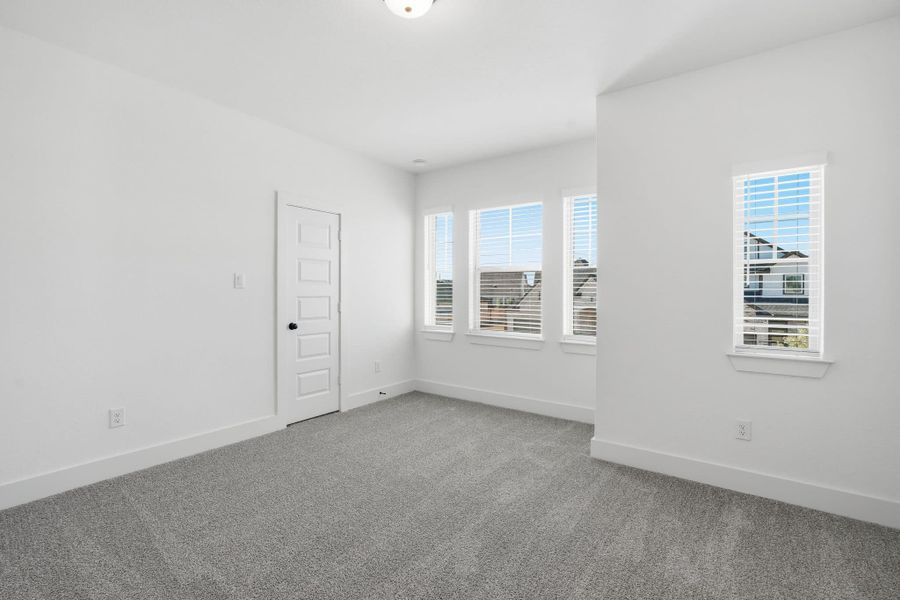 Spacious, unfurnished interior of a new home in Stillwater Ranch, San Antonio (Image 29).