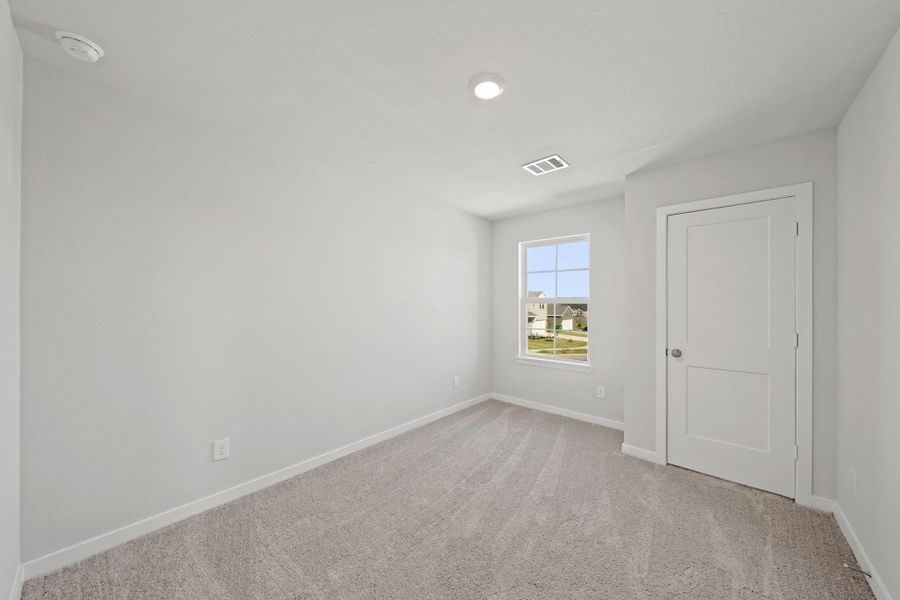 Spacious, unfurnished interior of a new home in Riverwood Ranch, Angleton (Image 15).