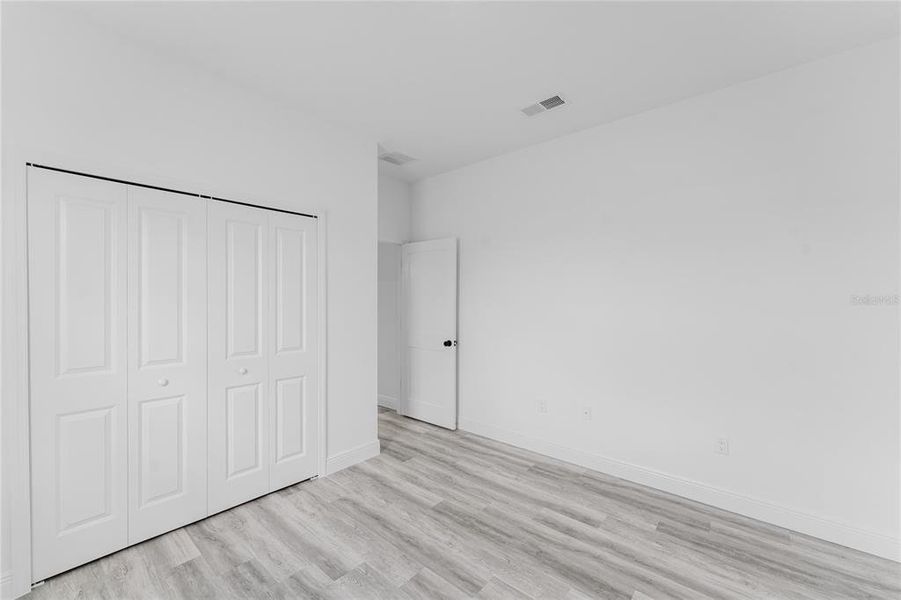 Spacious, unfurnished interior of a new home in , Ocala (Image 8).