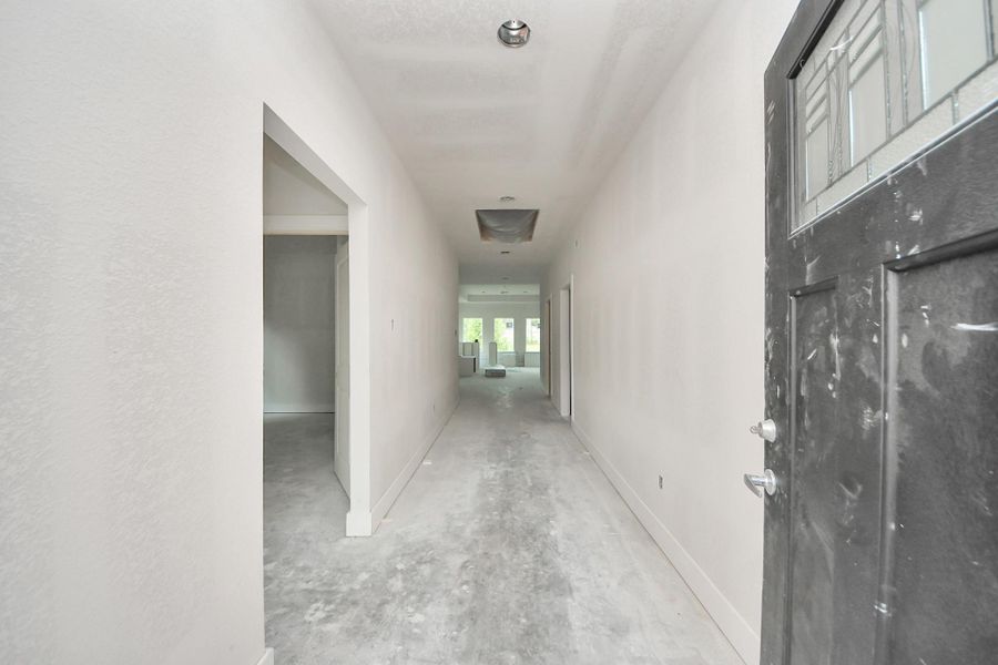 Spacious, unfurnished interior of a new home in , Houston (Image 6).