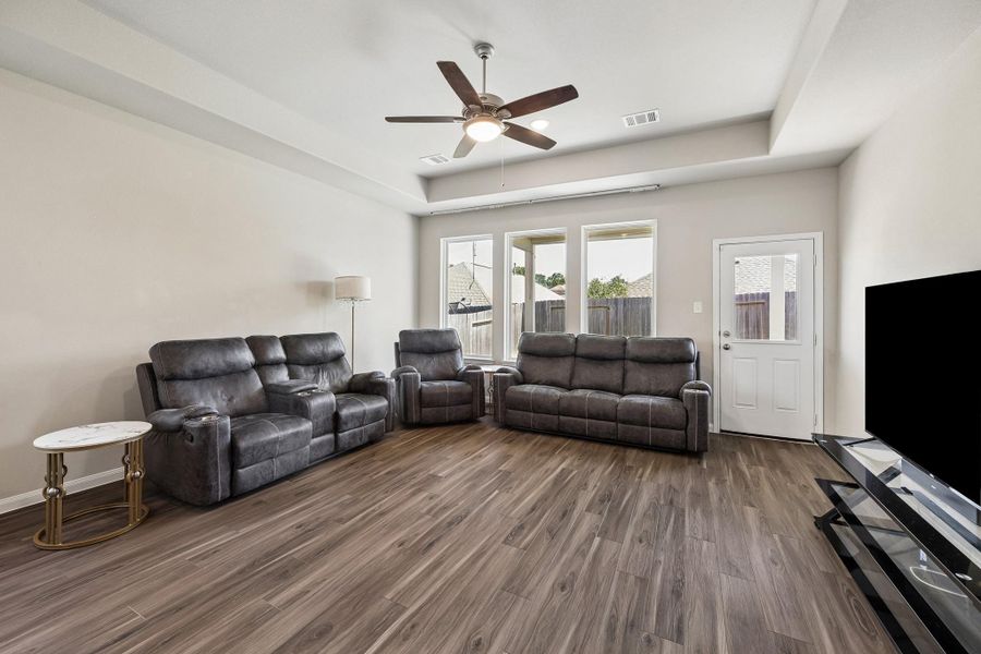 Furnished interior view inside a new home in Madison Bend, Conroe (Image 27). Furnished interior view inside a new home in Madison Bend, Conroe (Image 27).