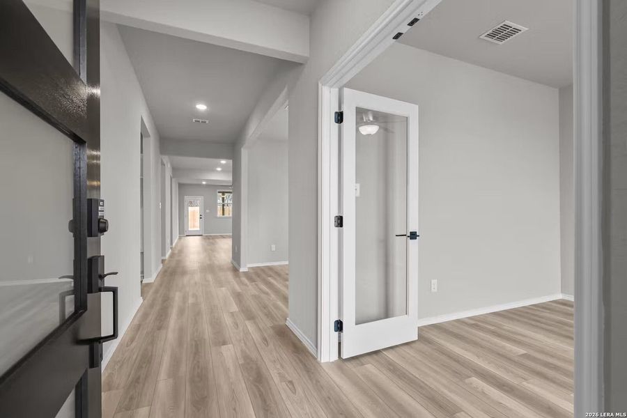 Spacious, unfurnished interior of a new home in Comanche Ridge, San Antonio (Image 16). Spacious, unfurnished interior of a new home in Comanche Ridge, San Antonio (Image 16).
