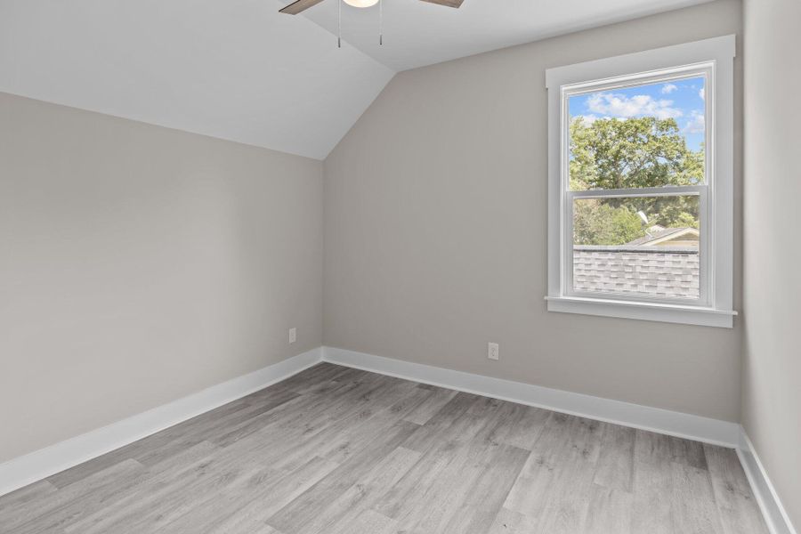 Spacious, unfurnished interior of a new home in , Summerville (Image 31).