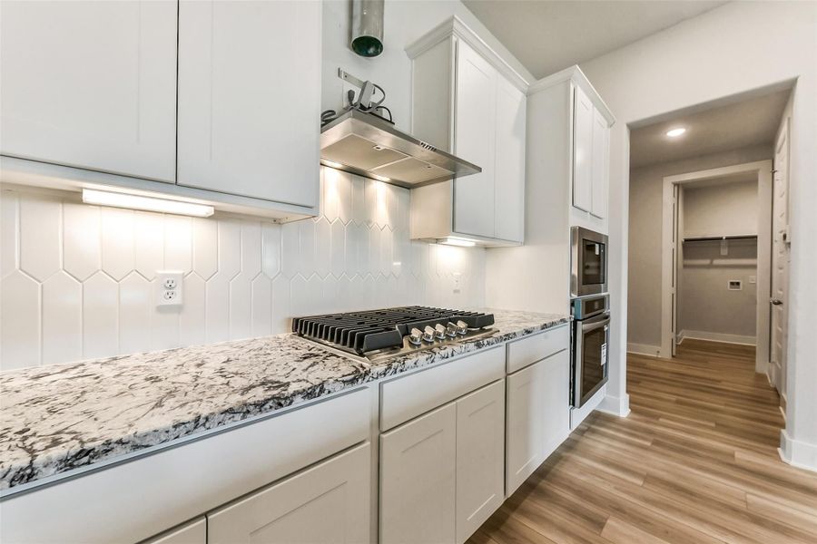 Furnished interior view inside a new home in Sierra Vista, Rosharon (Image 7).