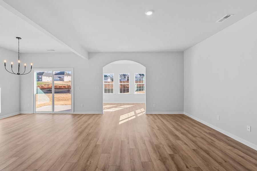 Spacious, unfurnished interior of a new home in Fieldstone, Lexington (Image 18).