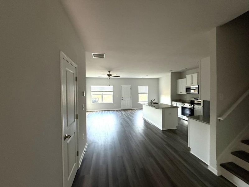 Spacious, unfurnished interior of a new home in , Calhoun (Image 5).