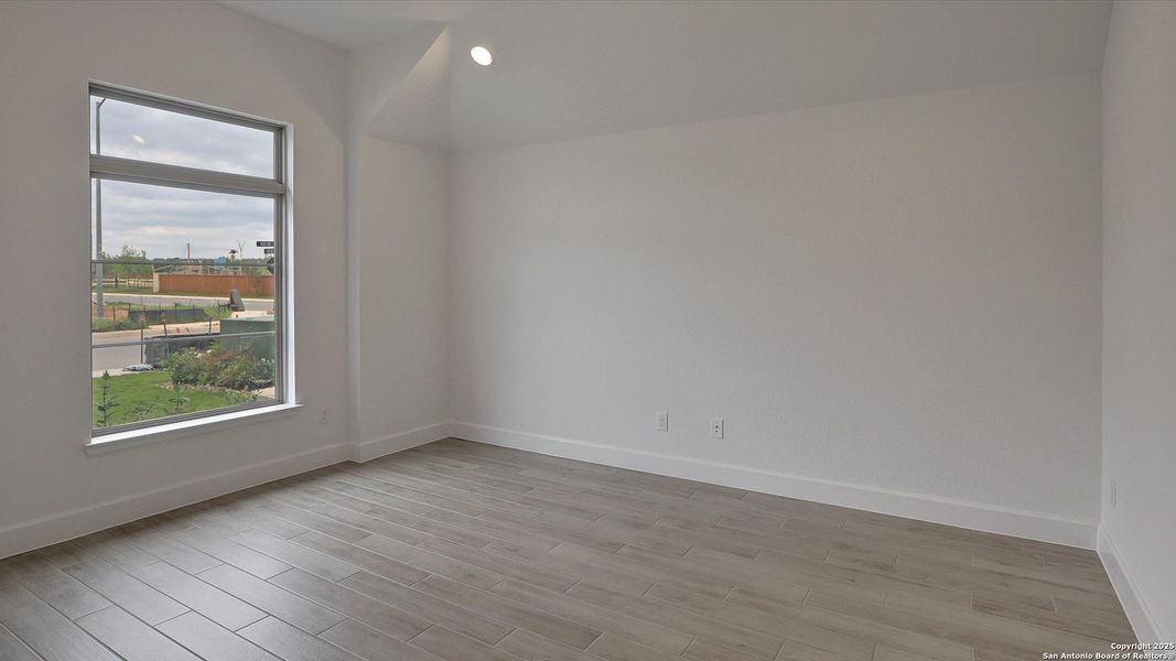 Spacious, unfurnished interior of a new home in Alsatian Oaks 50', Castroville (Image 16).