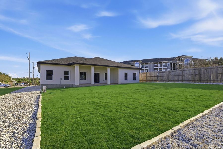 Exterior details and patio area of a home in , Selma (Image 31).