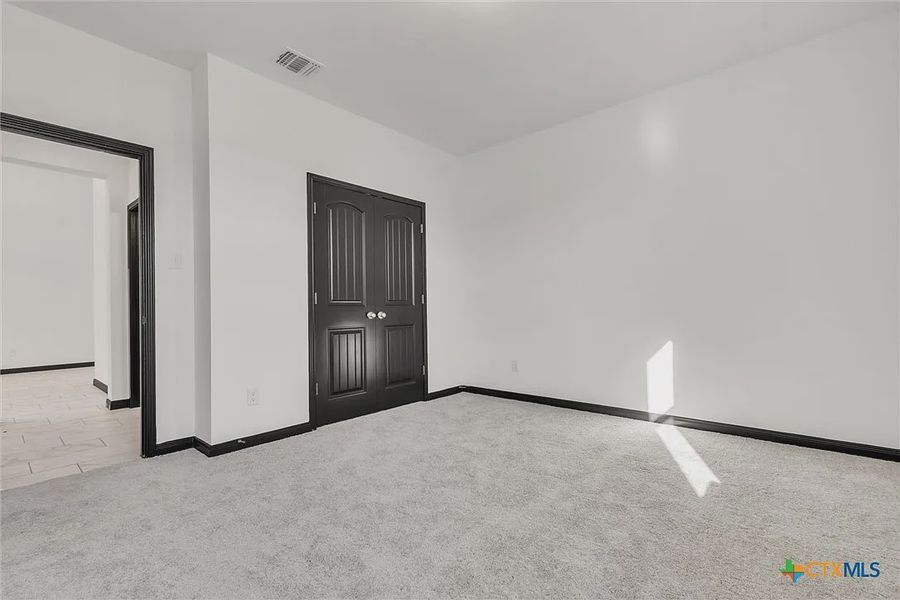 Spacious, unfurnished interior of a new home in Heritage Oaks, Killeen (Image 20).