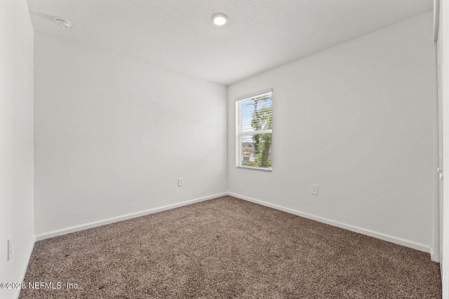 Spacious, unfurnished interior of a new home in , Middleburg (Image 23).