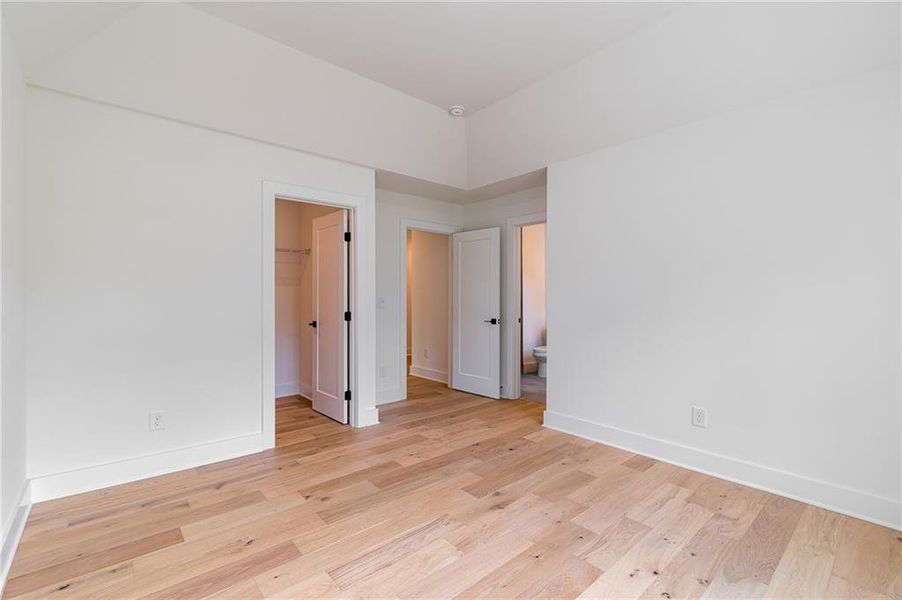 Spacious, unfurnished interior of a new home in , Gainesville (Image 29).