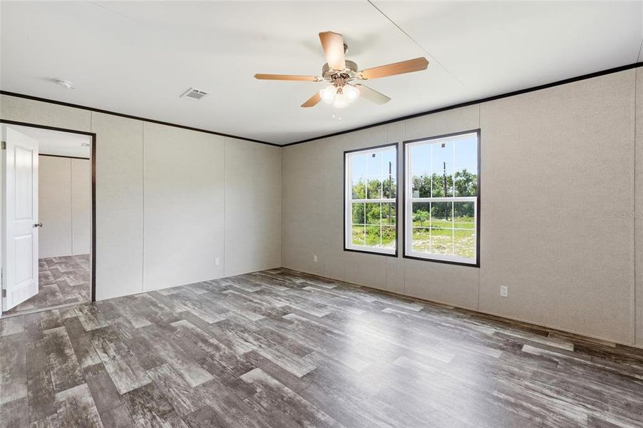 Spacious, unfurnished interior of a new home in , Okeechobee (Image 12).