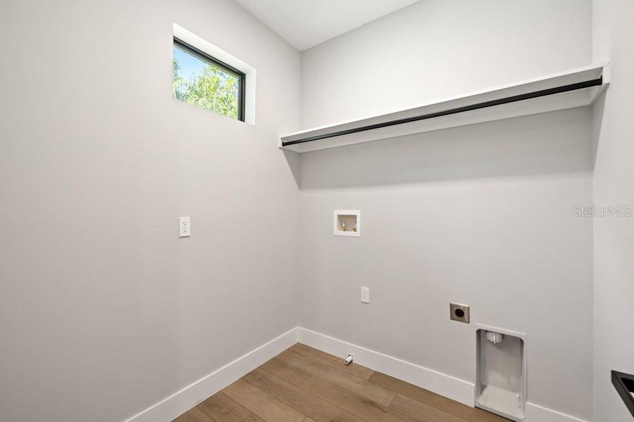 Spacious, unfurnished interior of a new home in , Orlando (Image 48).