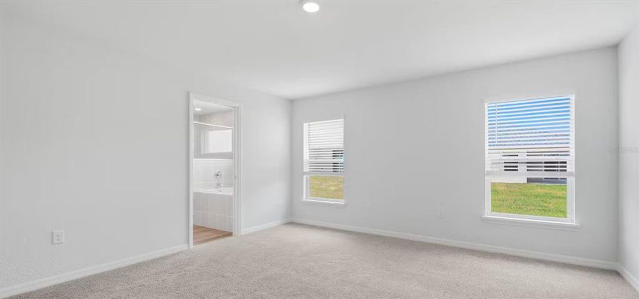 Spacious, unfurnished interior of a new home in Stonebridge North, Zephyrhills (Image 7).