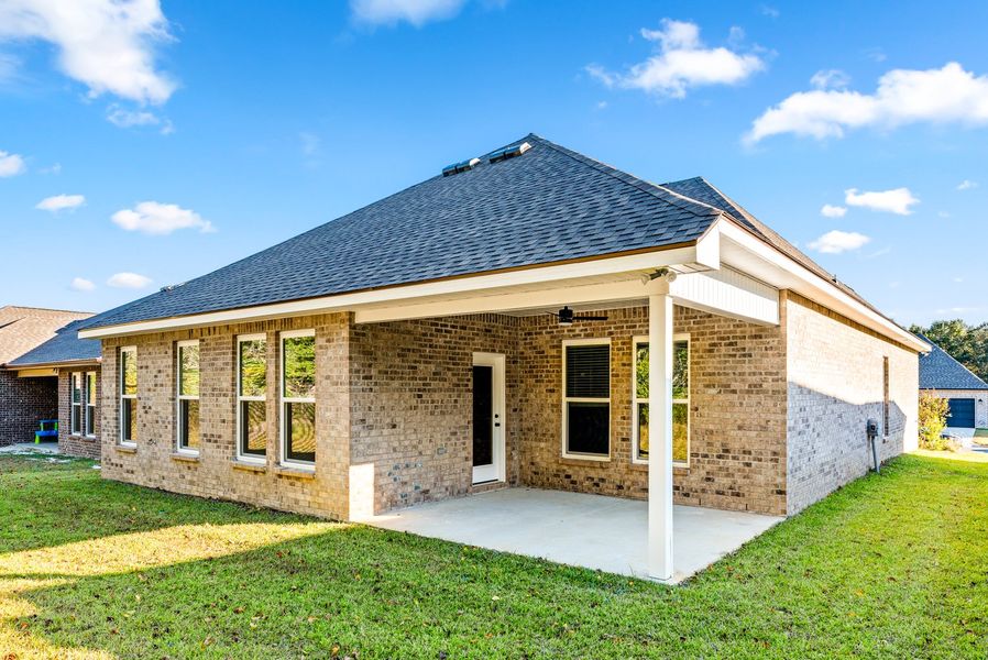 Exterior details and patio area of a home in Eagle Pointe, Pensacola (Image 3).
