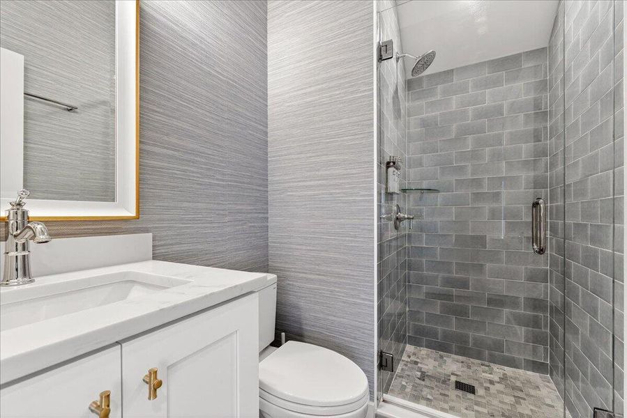 Furnished interior view inside a new home in , Charleston (Image 33).