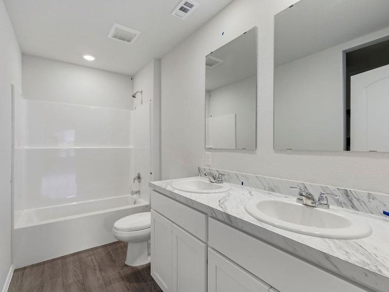 Furnished interior view inside a new home in Shirey Forest - Branches, Lufkin (Image 6).