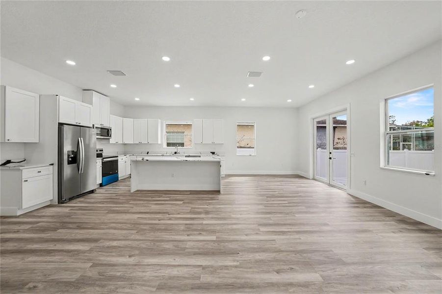 Spacious, unfurnished interior of a new home in , St. Petersburg (Image 21).