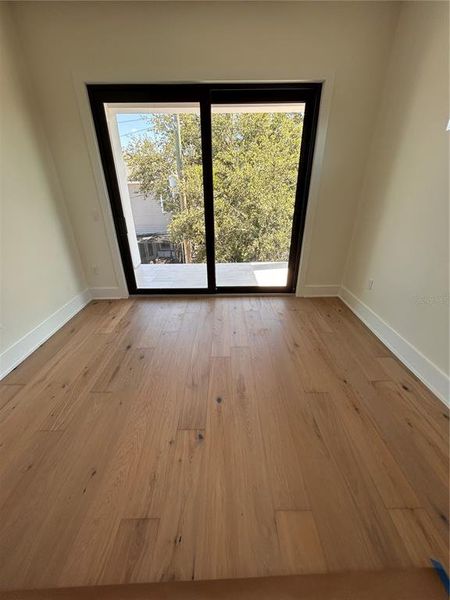 Spacious, unfurnished interior of a new home in , Tampa (Image 37).