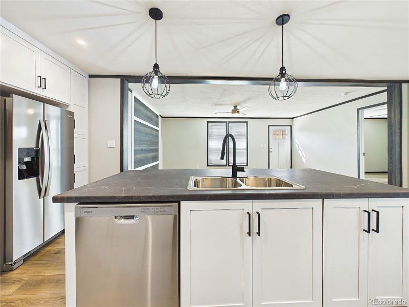 Kitchen Island – Spacious island with dual-basin sink, ample prep space, and bar seating, ideal for everyday use and entertaining.