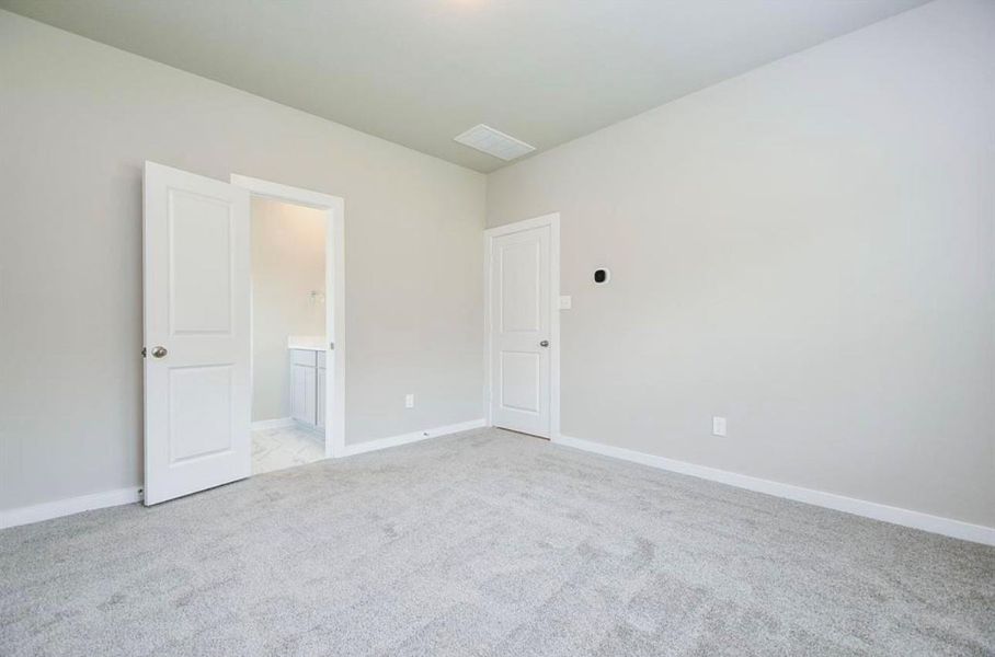 Spacious, unfurnished interior of a new home in Arabella on the Prairie, Richmond (Image 23).