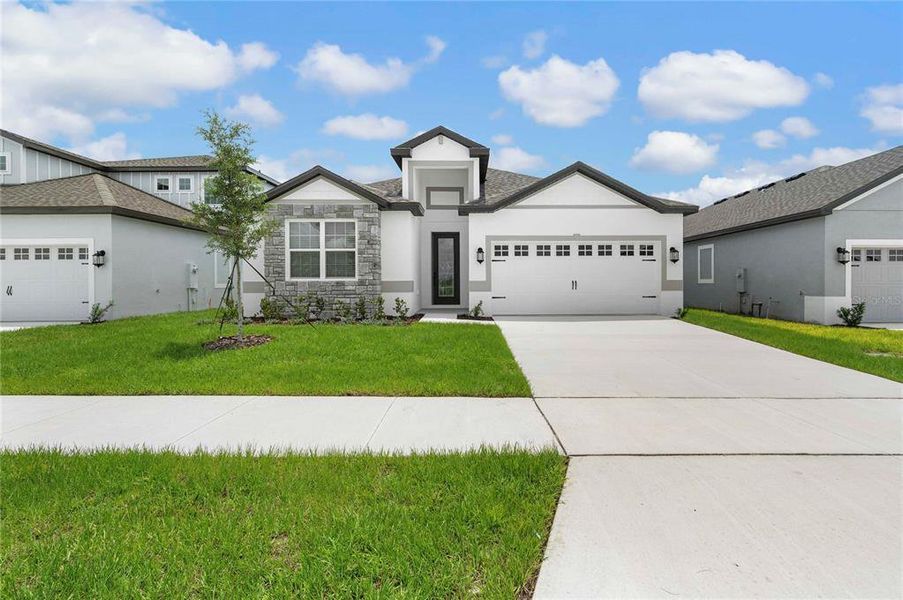 Exterior details and patio area of a home in Gum Lake Preserve, Lake Alfred (Image 16).