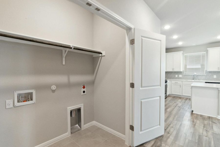 Spacious, unfurnished interior of a new home in , Buda (Image 15).
