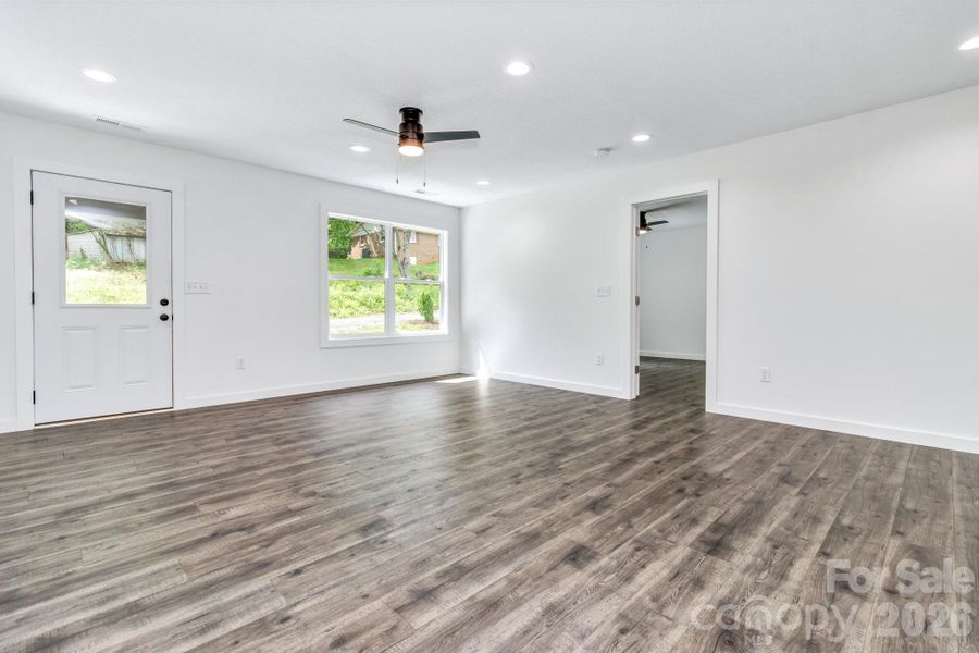 Spacious, unfurnished interior of a new home in , Marion (Image 28).