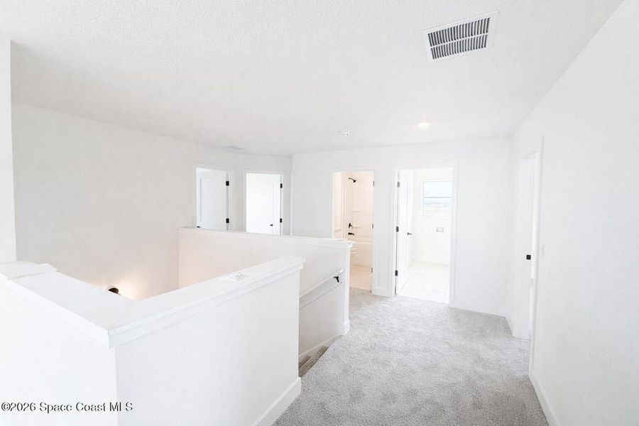 Spacious, unfurnished interior of a new home in St. John's Preserve, Palm Bay (Image 15).