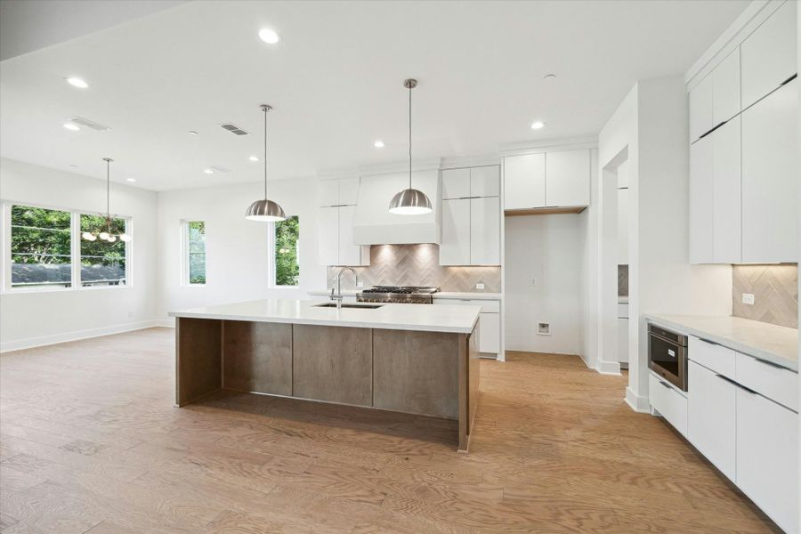 Furnished interior view inside a new home in , Bellaire (Image 17).