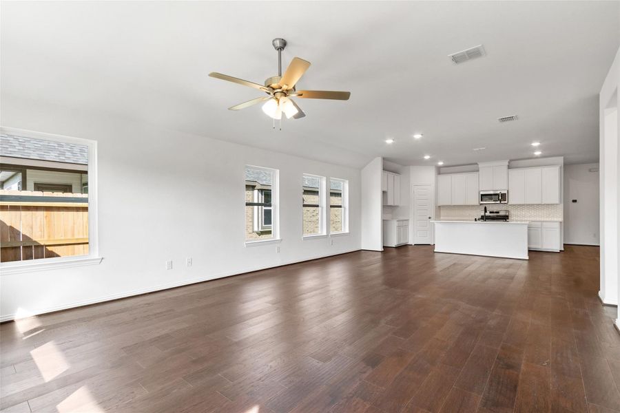 Spacious, unfurnished interior of a new home in The Woodlands Hills, Willis (Image 12).