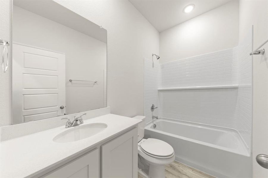 06. 3118 Yellow Pine - 2ND Bath