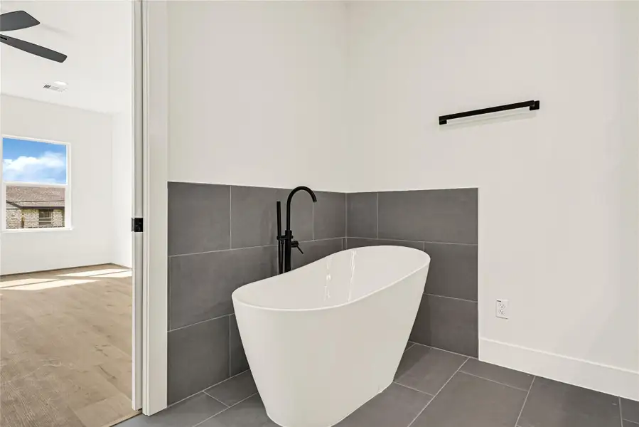 Freestanding soaking tub Freestanding soaking tub