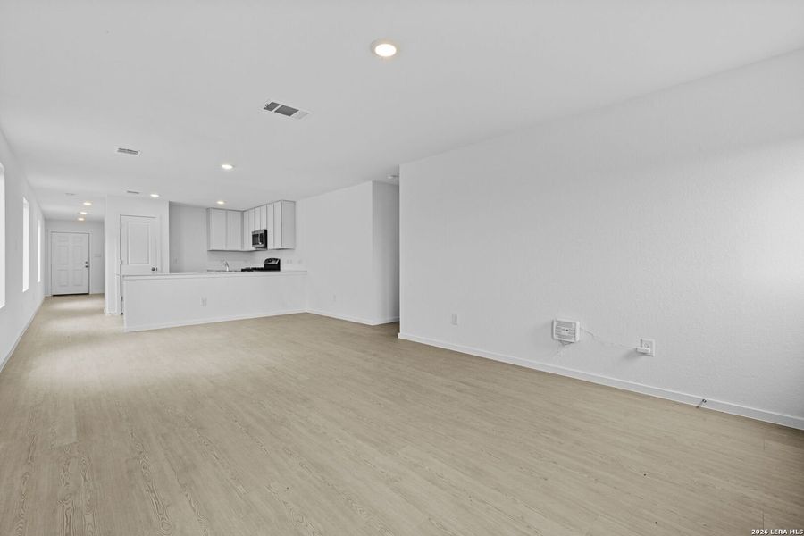 Spacious, unfurnished interior of a new home in Spring Grove, San Antonio (Image 20). Spacious, unfurnished interior of a new home in Spring Grove, San Antonio (Image 20).