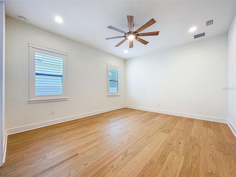 Spacious, unfurnished interior of a new home in , Tampa (Image 57).