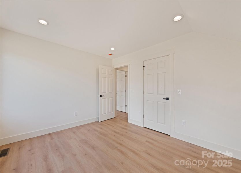 Spacious, unfurnished interior of a new home in , Alexander (Image 29).