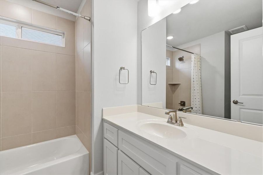 Furnished interior view inside a new home in Valencia on The Lake, Little Elm (Image 32). Furnished interior view inside a new home in Valencia on The Lake, Little Elm (Image 32).