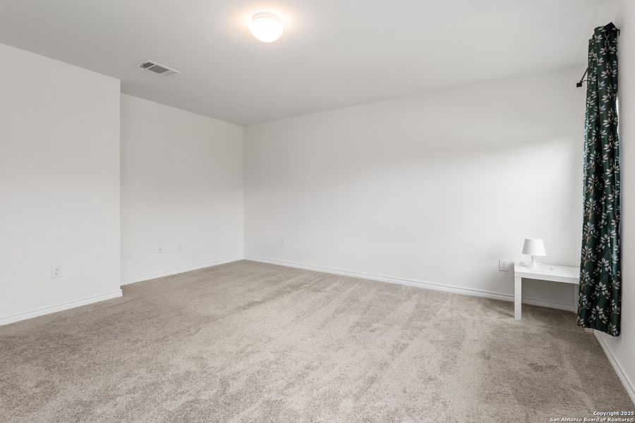 Spacious, unfurnished interior of a new home in Cove at Westover Hills, San Antonio (Image 16).